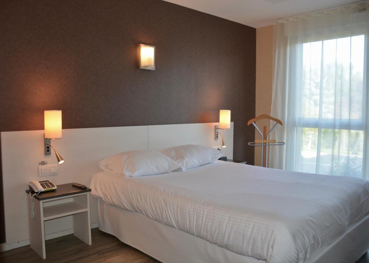 Logis Hotel Maison Carrée Restaurant O Carré dArt Méréville Esterno foto